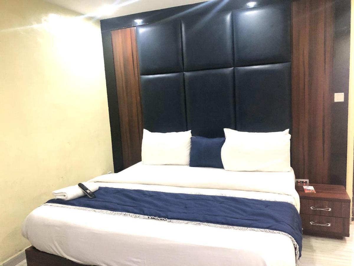 Six Diamond Hotel Ikeja Exterior photo